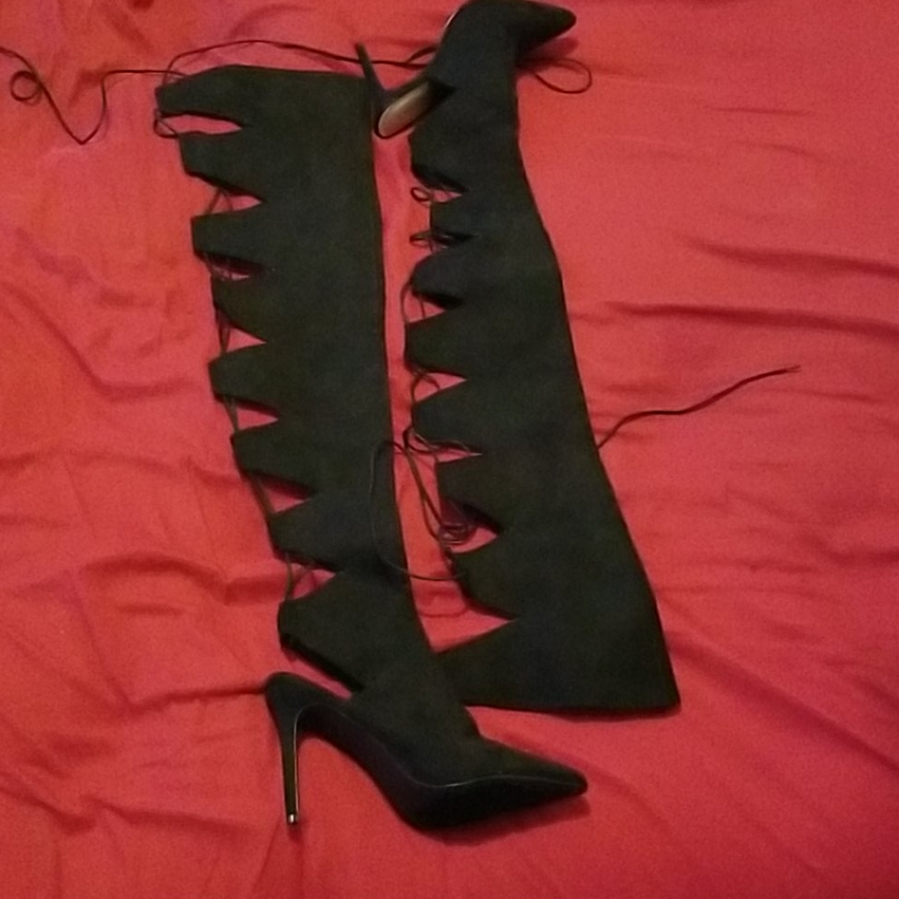 Dyonne healed boots
